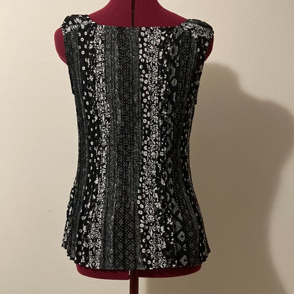 Piano pleated boho style sleeveless blouse blue, black & white SIze Medium - Picture 3 of 9